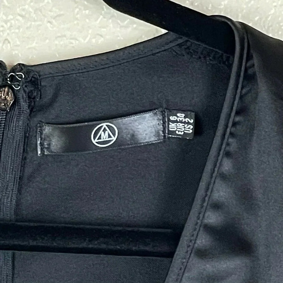 Missguided Romper Women's Sz 2 Shorts Deep V-Neck Flutter Sleeve Satin Black - Picture 9 of 11